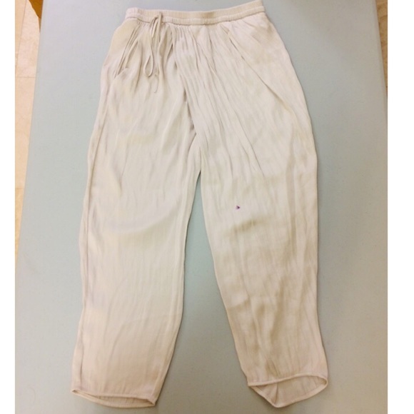 Zara Pants - Zara pearl color flowy capris pants